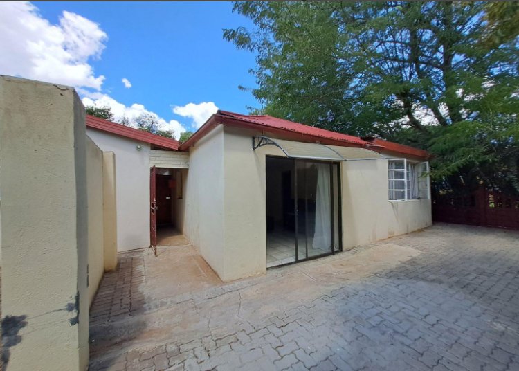 6 Bedroom Property for Sale in Aliwal North Eastern Cape